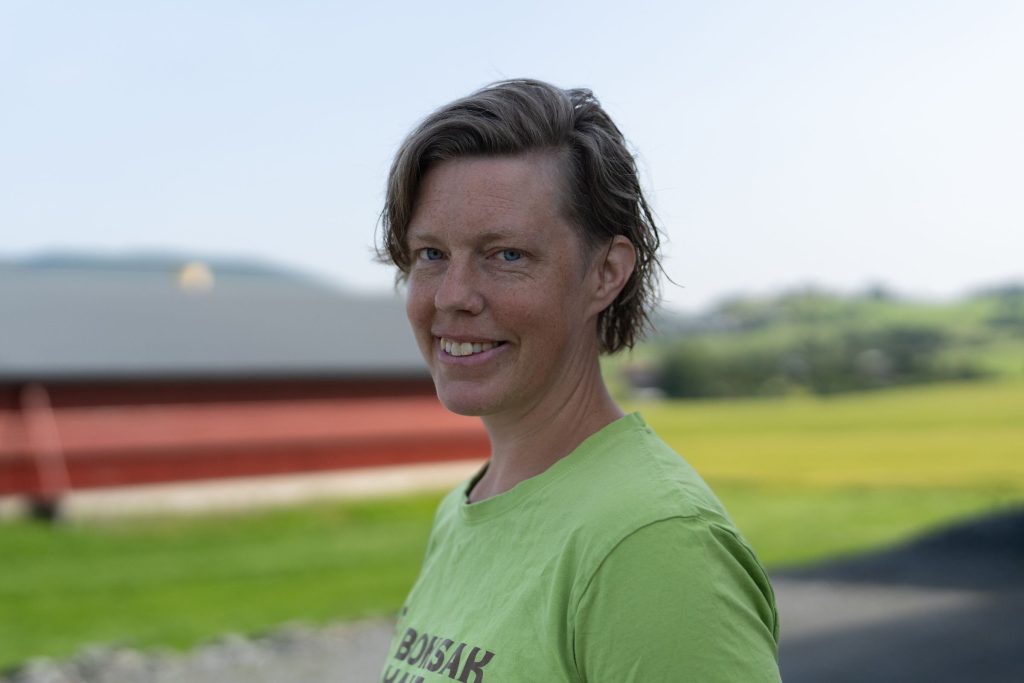 Bodil Oust fra Bonsak Malt, fotografert på Kjesbu Nedre i Skogn.